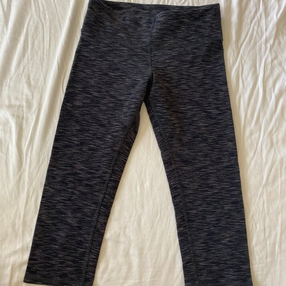 Alo black and gray striped lines Capris Good Condition Size:S